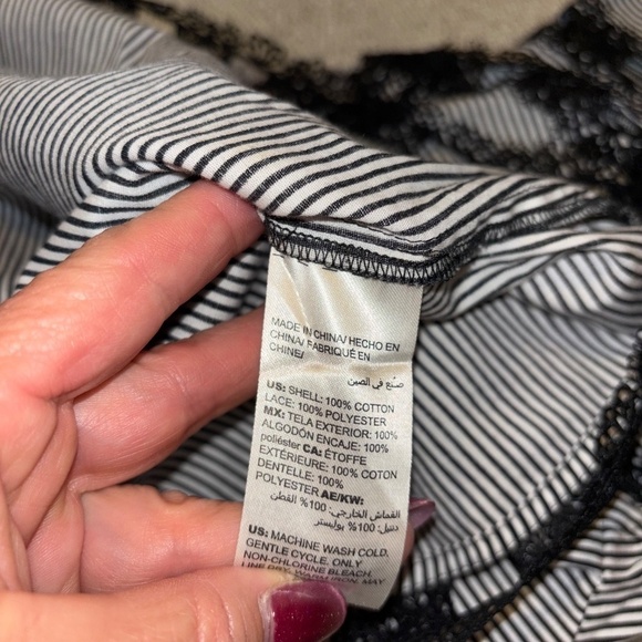 Chicos size 1 medium ladies top - Picture 3 of 13